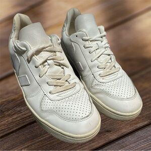 Veja Women’s US 10 perforated Sneakers